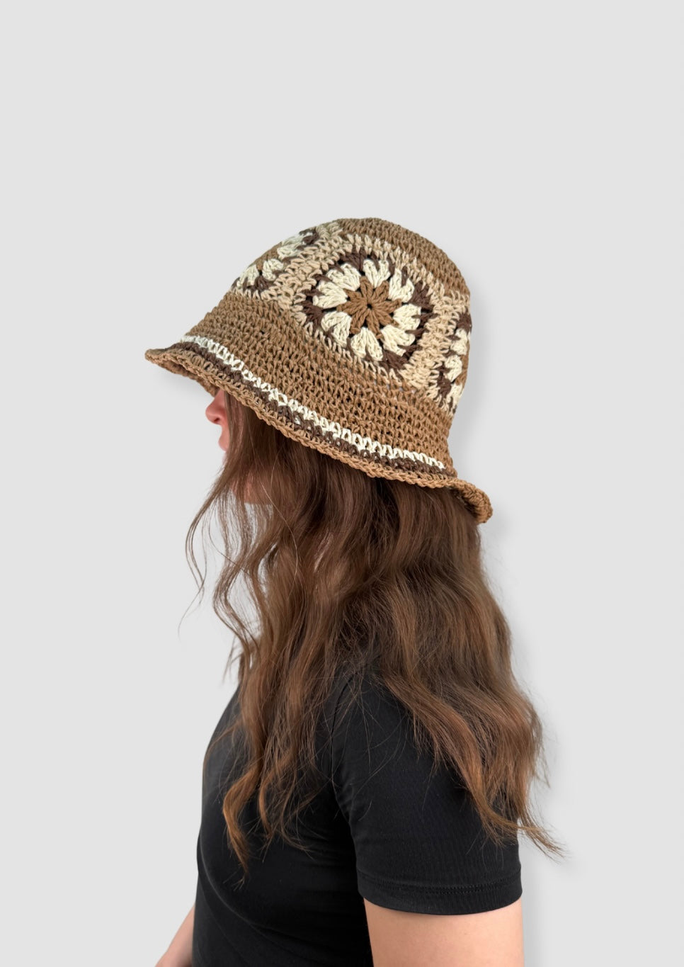 Bucket straw hat flower