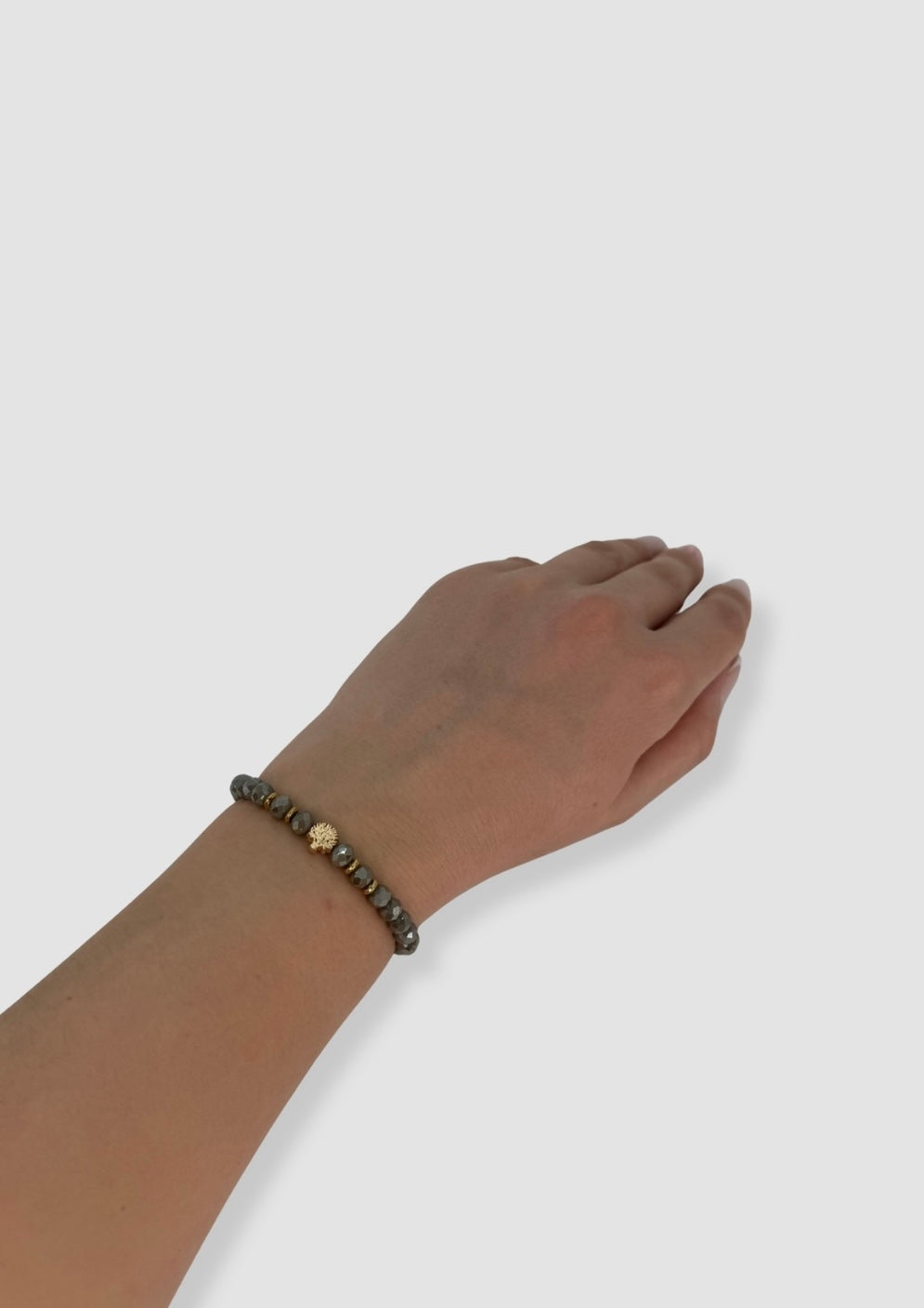 Faceted beaded elastic bracelet Grey