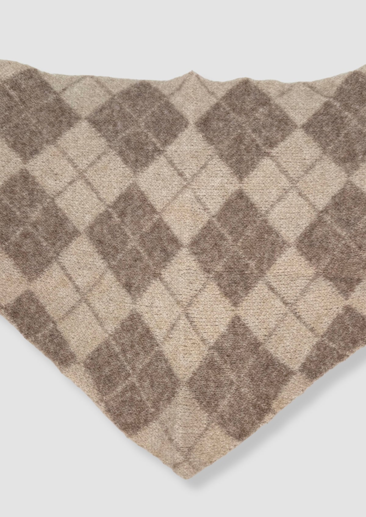 Argyle triangle scarf Beige