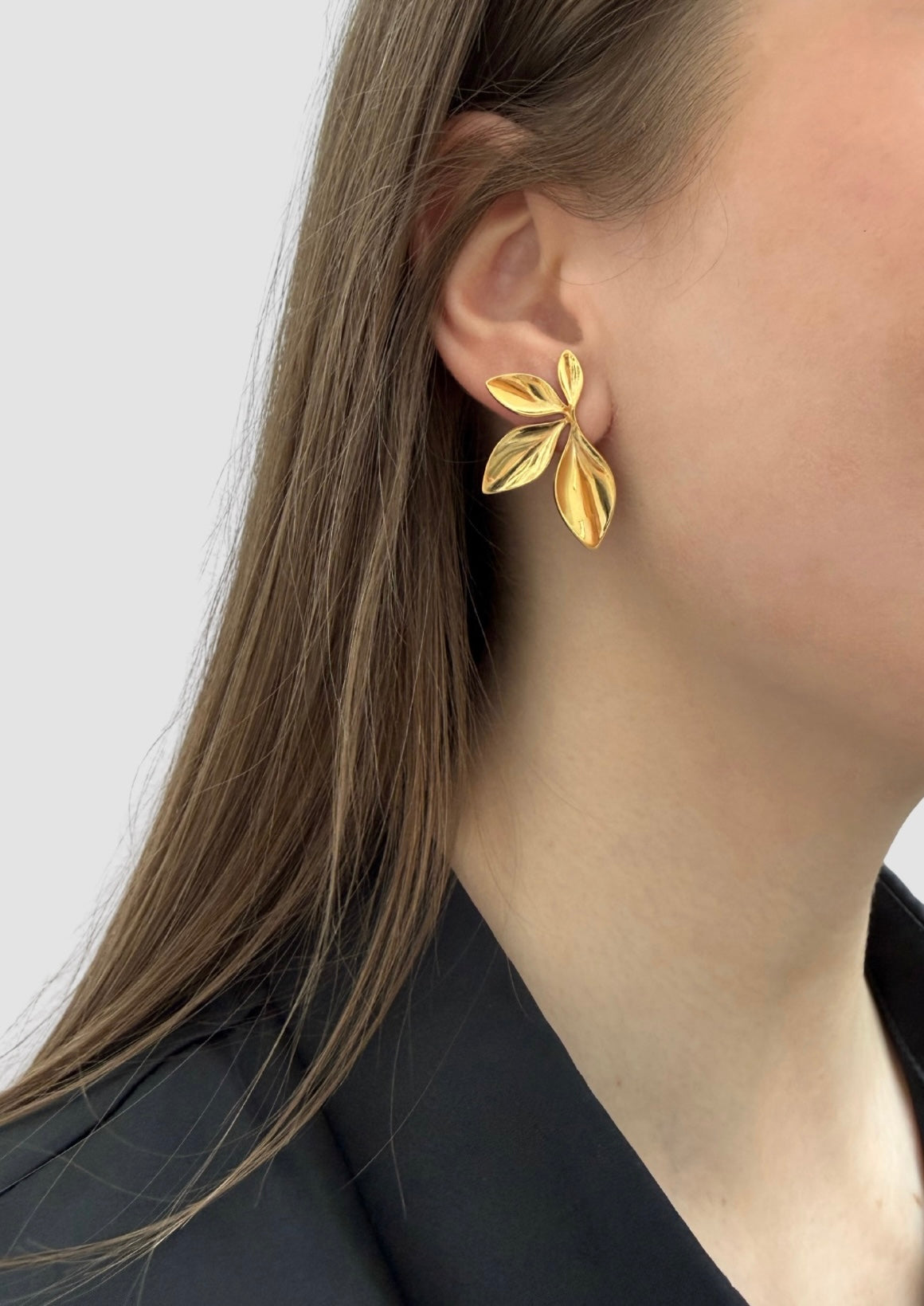 Leaf earrings gold