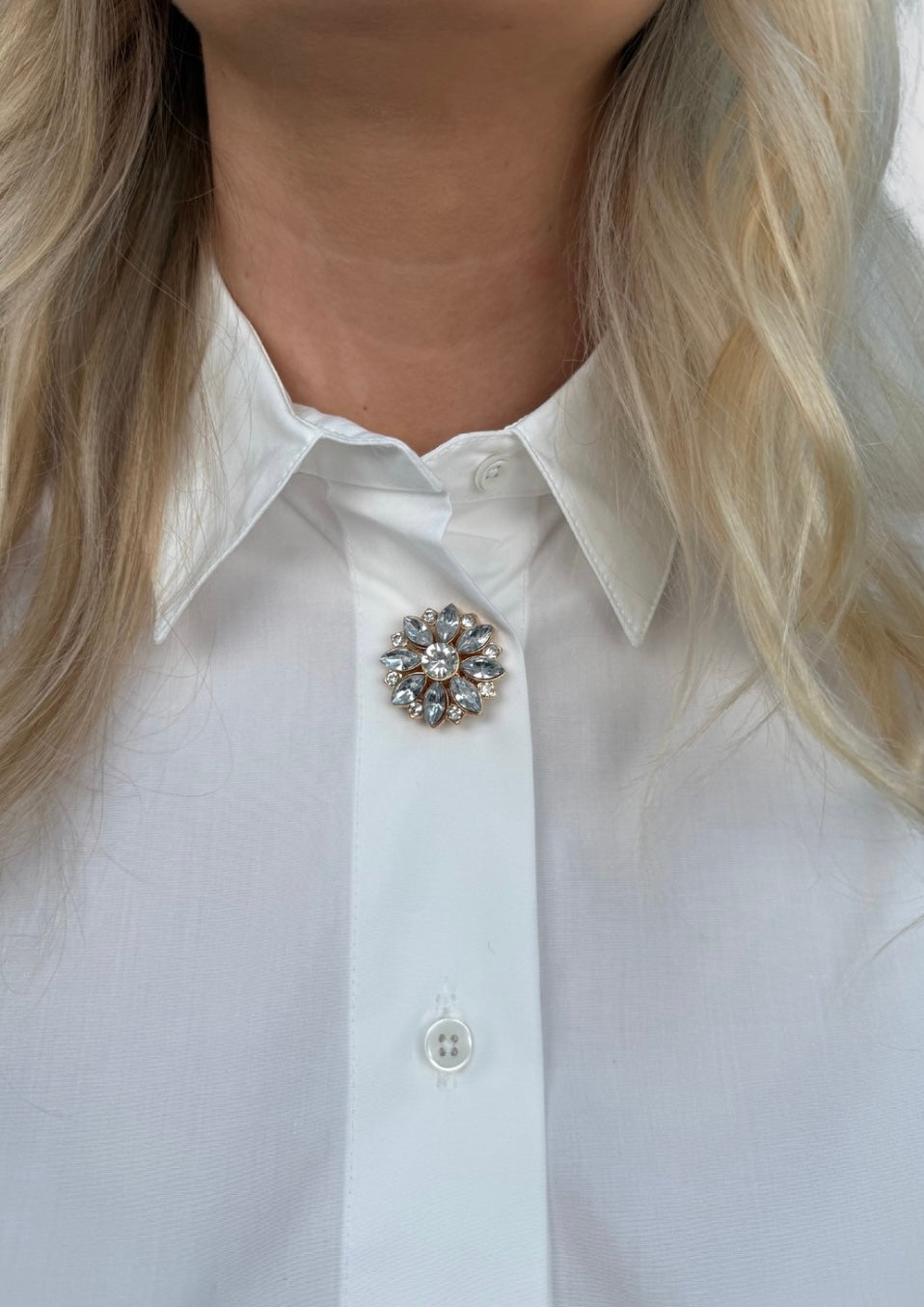 Graceful stones button charm