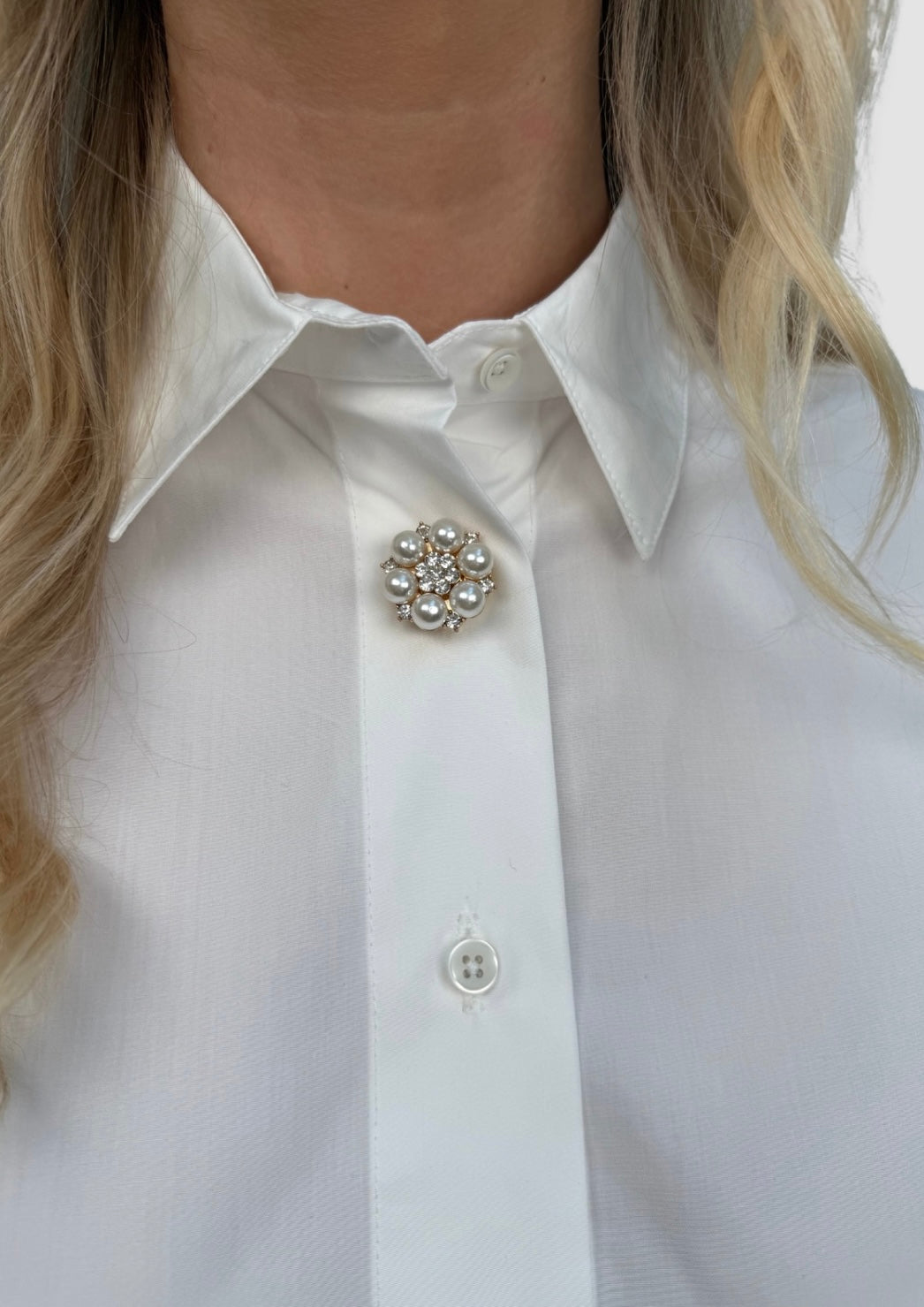 White pearls with stones button charm Gold