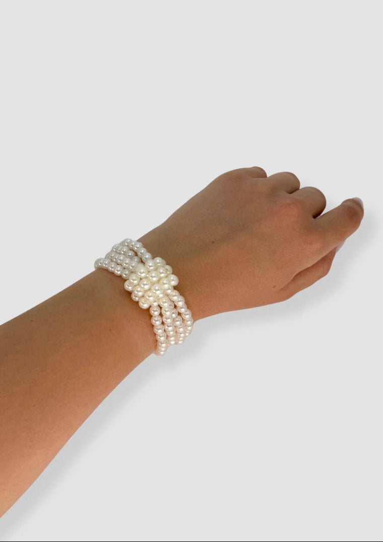 White pearls elastic bracelet knot