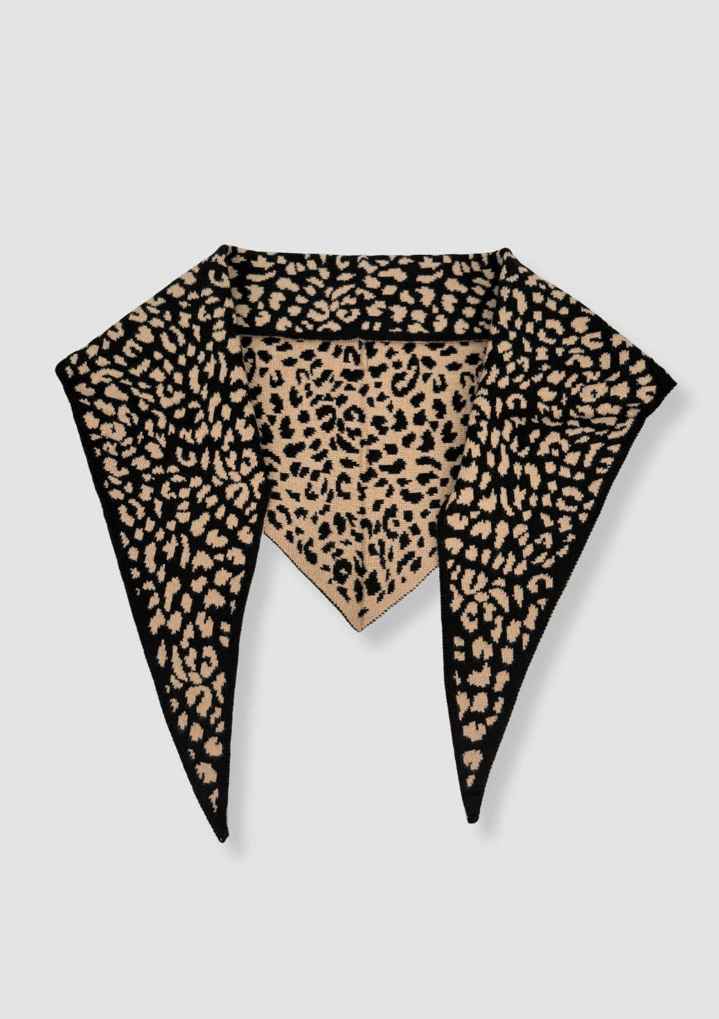 Leo triangle scarf Black