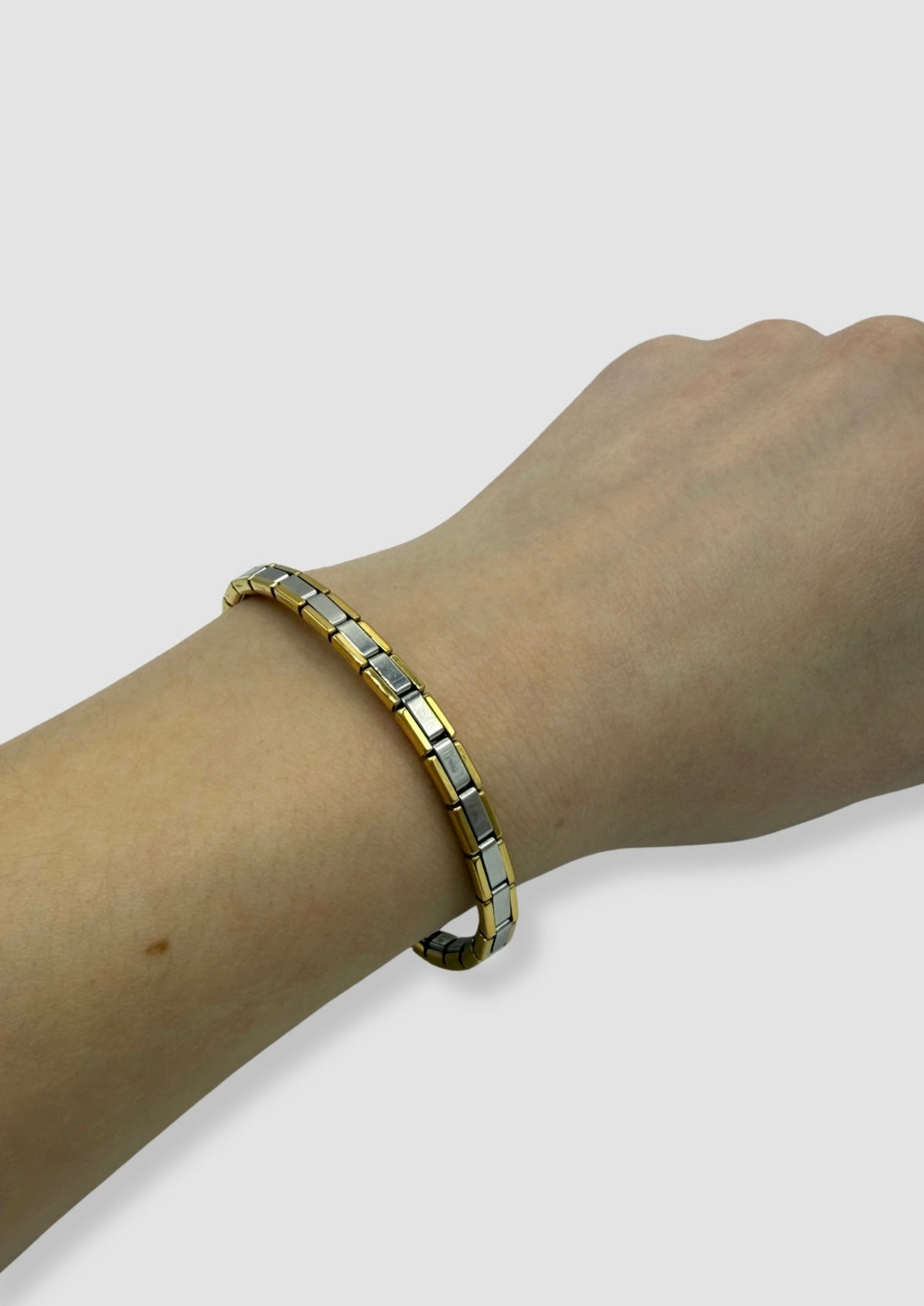 Mixed metals stretch bracelet